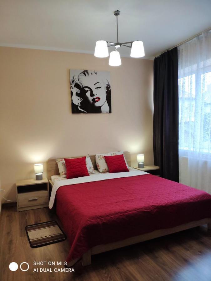Apartments Domovik Мостова 5 Кв 37 Moekatsjeve Buitenkant foto