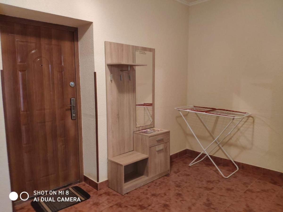 Apartments Domovik Мостова 5 Кв 37 Moekatsjeve Buitenkant foto